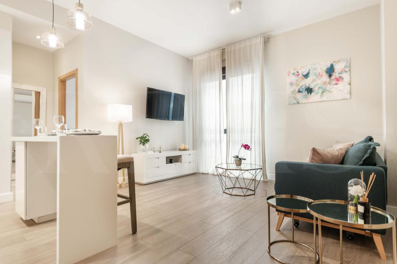 Cozy Apartment With Parking In The Center By Rems マラガ エクステリア 写真